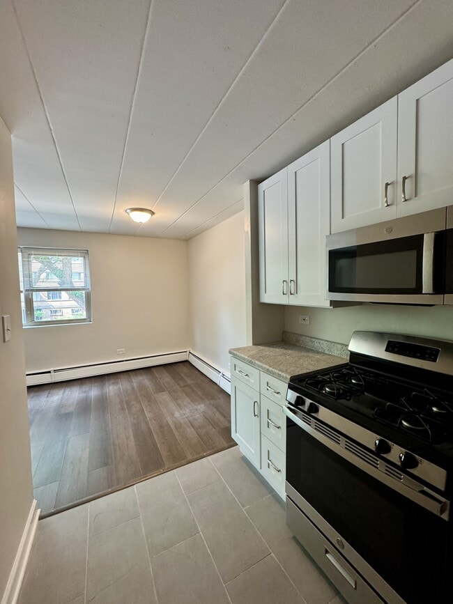 7234 N Ridge Blvd, Unit #103 in Chicago, IL - Foto de edificio - Building Photo