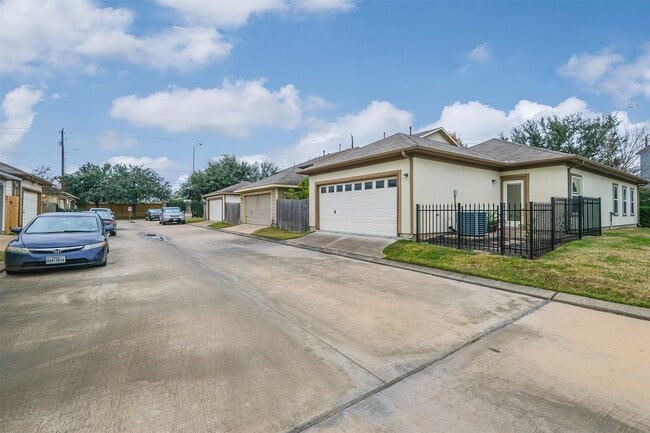 3521 Clearview Cir in Houston, TX - Building Photo - Building Photo