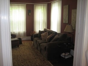48 Banks St, Unit 2 in Somerville, MA - Foto de edificio - Building Photo