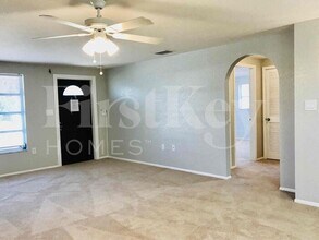 654 Hartford Dr NW in Port Charlotte, FL - Building Photo - Building Photo