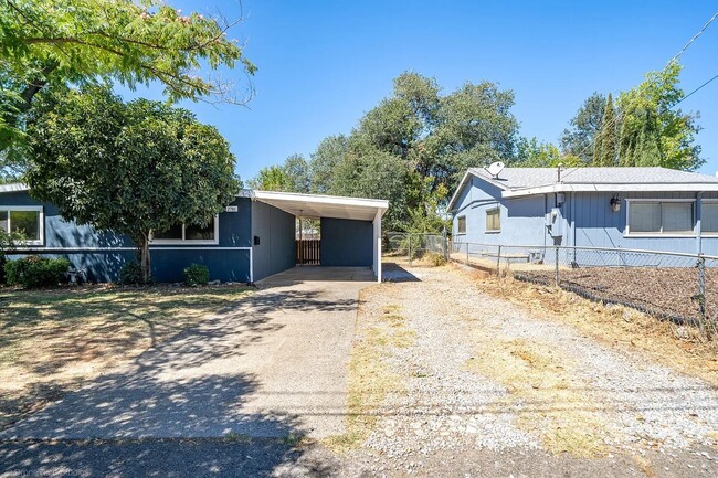 2786 Fairway Ave in Redding, CA - Building Photo - Building Photo