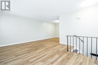 1370 Roylen Rd in Oakville, ON - Building Photo - Building Photo