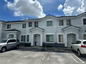 7321 NW 174th Terrace in Hialeah, FL - Building Photo