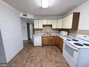 2207 Luzerne Ave in Silver Spring, MD - Building Photo - Building Photo