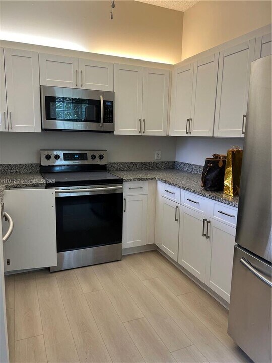 5370 Firenze Dr in Boynton Beach, FL - Building Photo