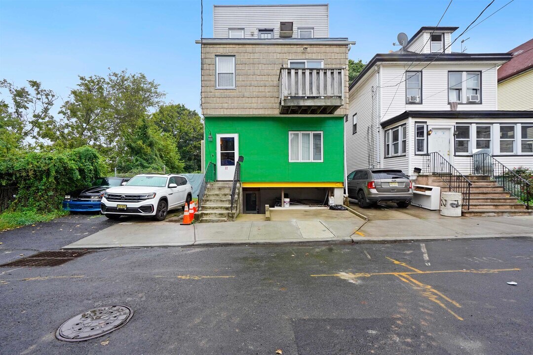 22 Wegman Ct in Jersey City, NJ - Building Photo