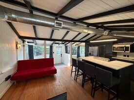 491 NE 163rd St in Miami, FL - Building Photo