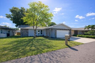 10489 113th St N in Largo, FL - Building Photo