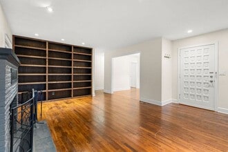 9702 SW Brookside Dr in Portland, OR - Building Photo - Building Photo