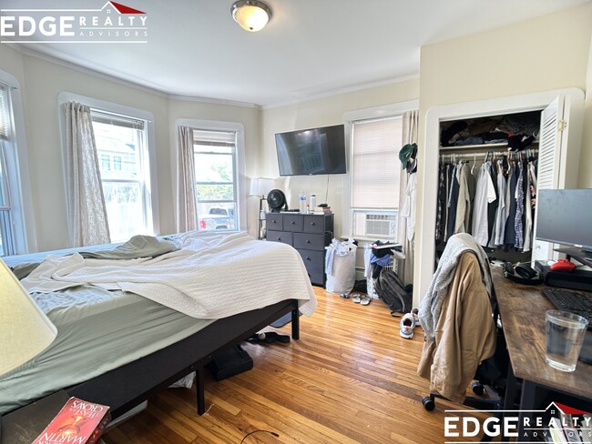 4 Fern St, Unit 1 in Boston, MA - Foto de edificio - Building Photo