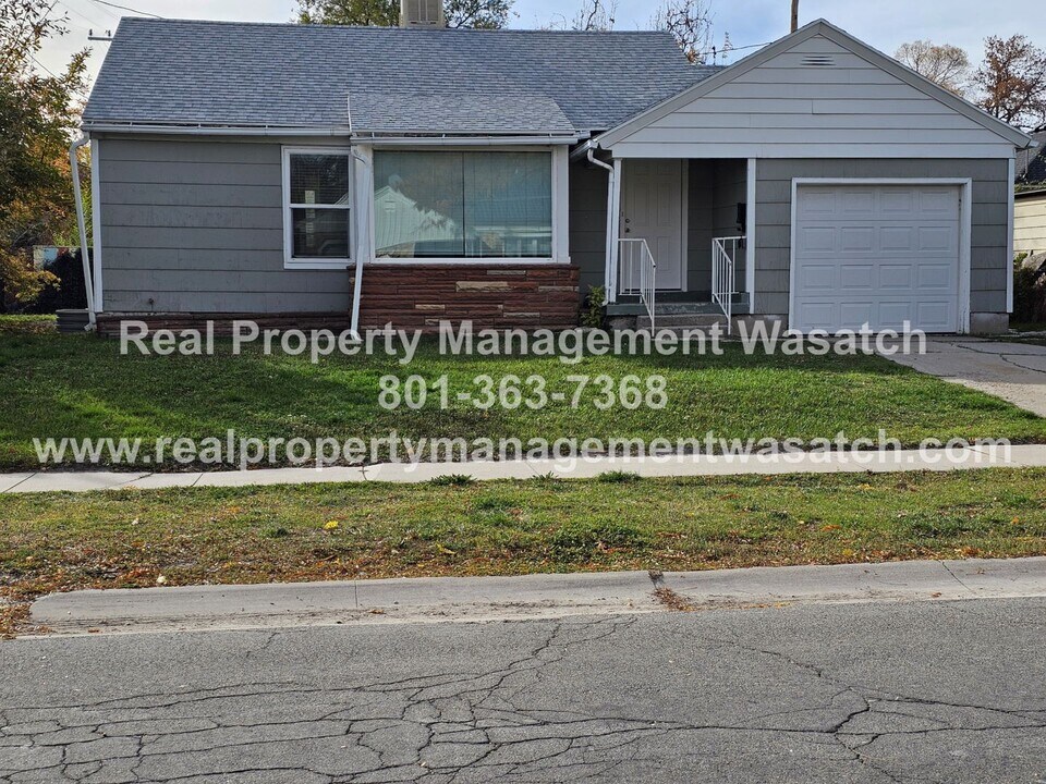 1067 Signora Dr in Salt Lake City, UT - Building Photo