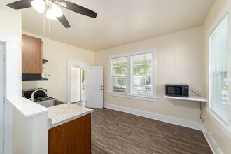 1022 NW 3rd Ave in Gainesville, FL - Building Photo - Building Photo