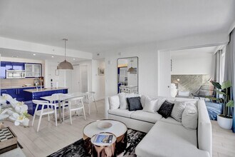 3101 Bayshore Dr in Fort Lauderdale, FL - Building Photo - Building Photo