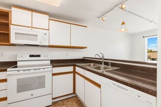 5000 Lake Washington Blvd NE in Renton, WA - Building Photo - Building Photo