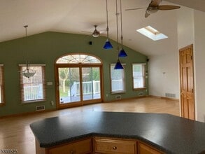 598 Saddle River Rd, Unit 1 in Saddle Brook, NJ - Foto de edificio - Building Photo