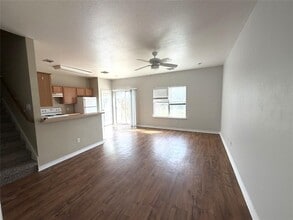 1512 S Medina St in Lockhart, TX - Building Photo - Building Photo