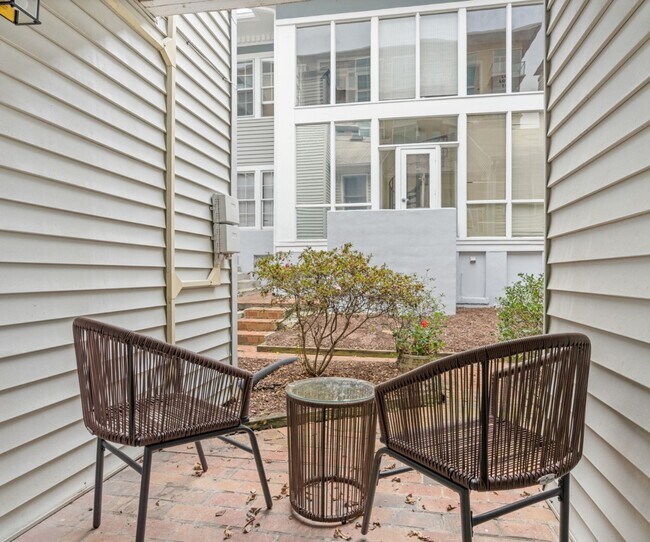 Juniper Place Condominiums in Atlanta, GA - Foto de edificio - Building Photo