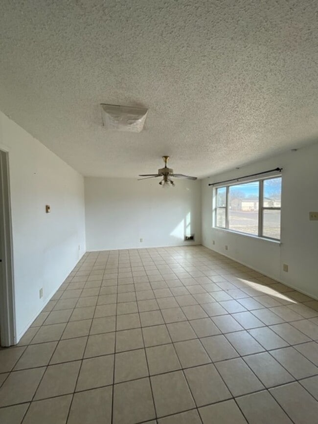 1304 E 11th St in Clovis, NM - Building Photo - Building Photo