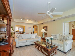 5225 E Harbor Village Dr in Vero Beach, FL - Building Photo - Building Photo
