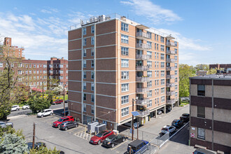 The Polonaise in Elizabeth, NJ - Building Photo - Primary Photo