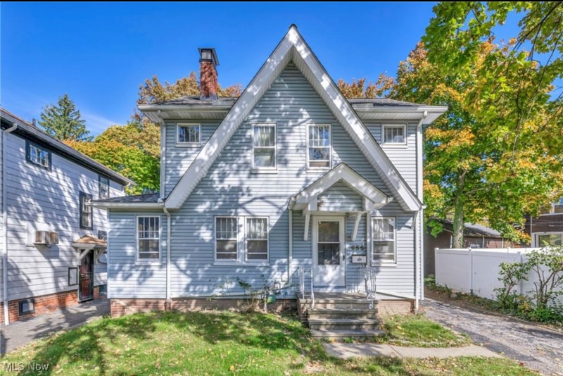 955 Dresden Rd in Cleveland Heights, OH - Foto de edificio