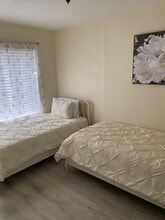 4704 MacArthur Blvd, Unit B in Oakland, CA - Building Photo - Building Photo