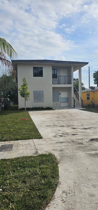 2976 NW 48th St in Miami, FL - Foto de edificio