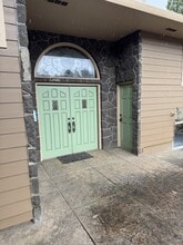 19774 Grade Rd SE in Silverton, OR - Building Photo - Building Photo