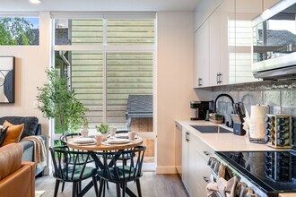 1600 S Washington St in Seattle, WA - Building Photo - Building Photo