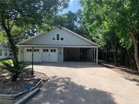 11 Lords Cir in Coldspring, TX - Building Photo