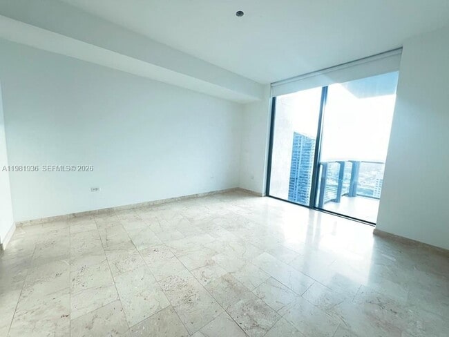 68 SW 6th St in Miami, FL - Foto de edificio - Building Photo