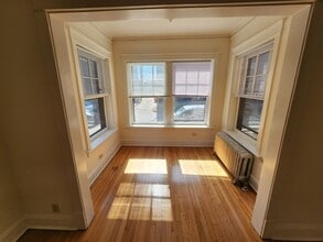 3348 W Sunnyside Ave in Chicago, IL - Building Photo - Building Photo