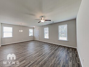 1306 Sweetbriar Cir in East Point, GA - Foto de edificio - Building Photo