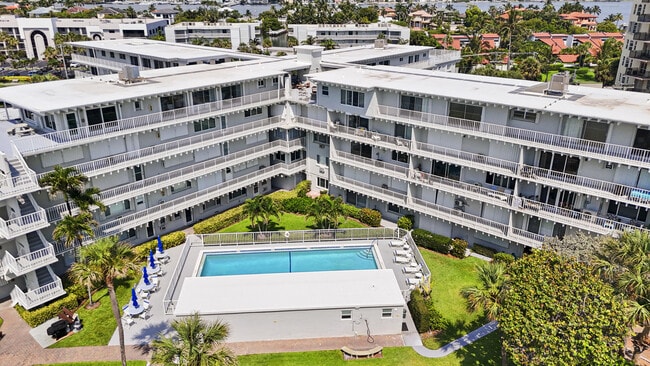 3500 S Ocean Blvd in Palm Beach, FL - Building Photo - Building Photo