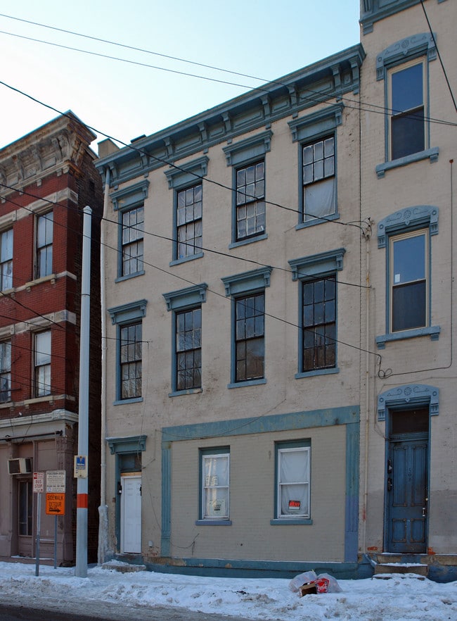 501 W McMicken Ave in Cincinnati, OH - Building Photo - Building Photo