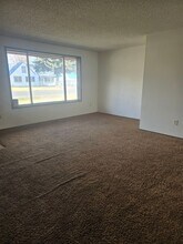 5458 Walton Dr in Klamath Falls, OR - Building Photo - Building Photo