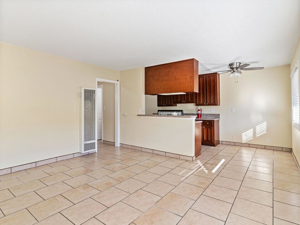 765 Cerritos Ave, Unit 19 in Long Beach, CA - Foto de edificio