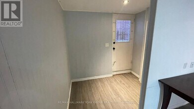 15 West Hill Dr in Toronto, ON - Building Photo - Building Photo