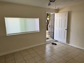 302 Sycamore Rd in San Diego, CA - Foto de edificio - Building Photo