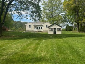 2 Clement Rd in Hudson, NH - Building Photo