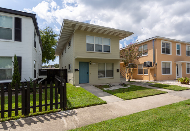 212 Columbia Dr in Tampa, FL - Foto de edificio - Building Photo