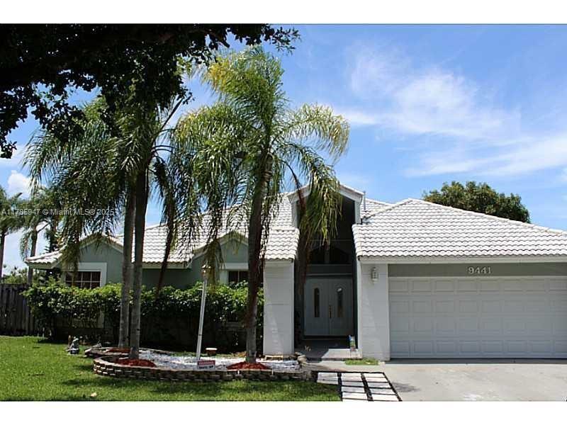 9441 SW 212th Terrace in Cutler Bay, FL - Foto de edificio