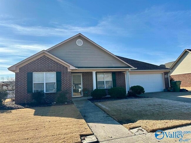 5002 Blakemore Dr SE in Owens Cross Roads, AL - Building Photo - Building Photo