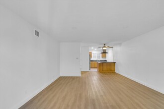1239 Green Garden Dr, Unit 2 in El Cajon, CA - Foto de edificio - Building Photo