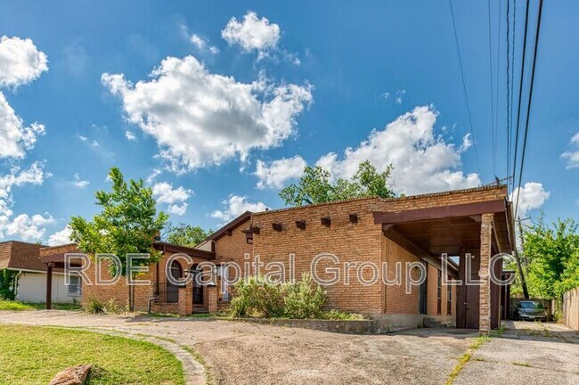 5300 Wonder Dr in Fort Worth, TX - Building Photo - Building Photo