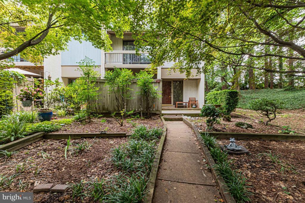 11719 Newbridge Ct in Reston, VA - Building Photo