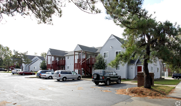 Turnpike Terrace in Portsmouth, VA - Foto de edificio - Building Photo