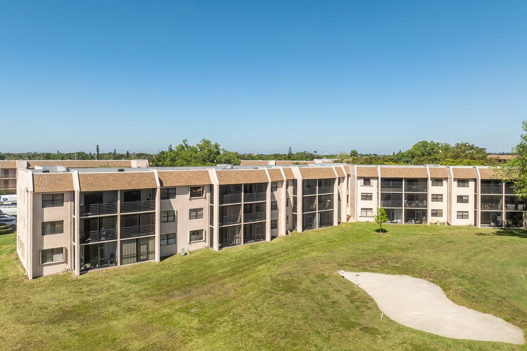 Sunrise Lakes Phase 4 in Plantation, FL - Building Photo