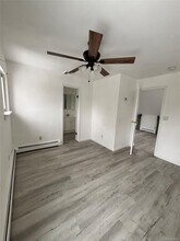 73 Colonial Dr in East Patchogue, NY - Foto de edificio - Building Photo