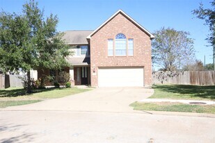 6802 Claire Brook Dr in Richmond, TX - Building Photo